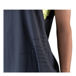 BLACC Feather Limited Tank Black -Majice s tankom Prodajna trgovina Blacc yoga sakanrkod 355 4df788e307144b96a681dfba5fb9e616